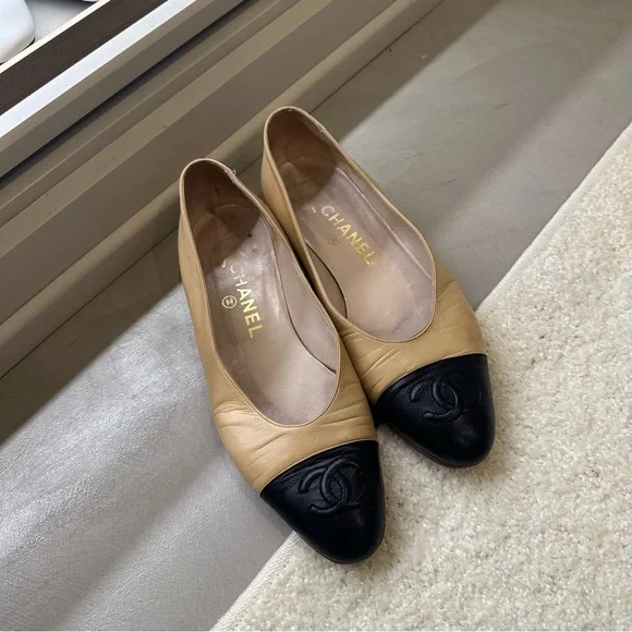 Vintage Chanel two tone ballerina flats 37.5 - Picture 2 of 10